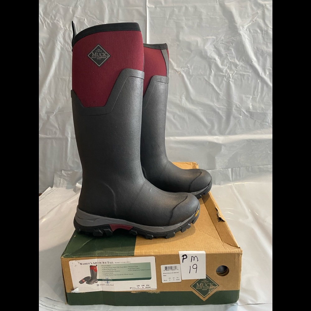 Arctic Sport Ice Grip Muck Boots size 8
